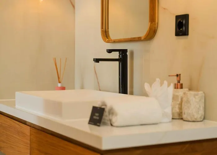 Villa Cahaya | Elegant 2br Pool In Uluwatu